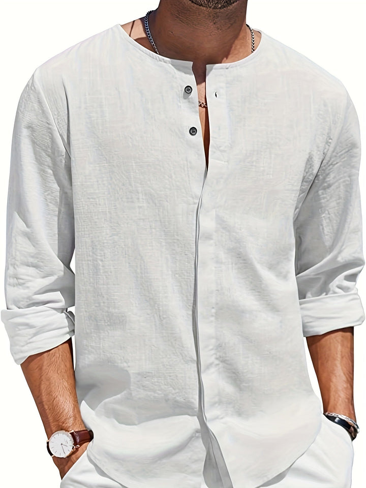 Lightweight and breathable men’s beach shirt, perfect for summer days and casual outings.






