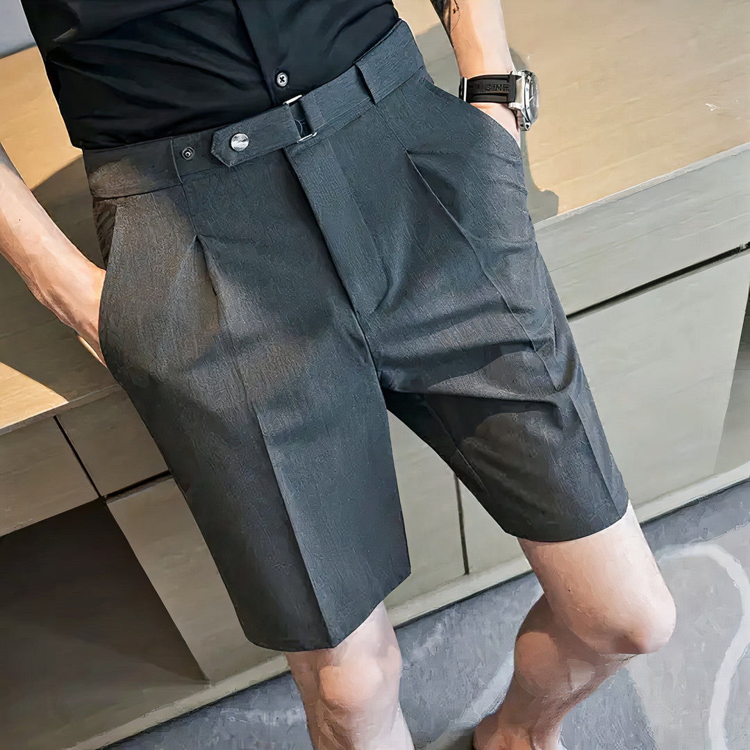 Men's elegant smart casual shorts with a tailored fit, premium fabric, and versatile design, ideal for summer days.