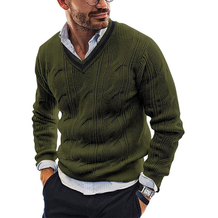 Men’s elegant sweater with breathable fabric and lightweight construction, perfect for summer evenings and versatile occasions.