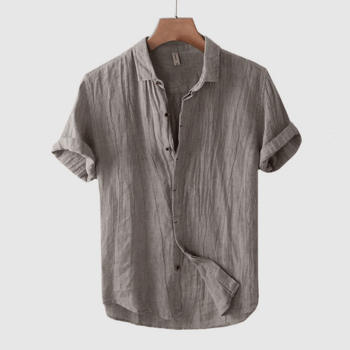 Men’s lightweight casual shirt, perfect for summer days with breathable fabric and a relaxed, versatile design.






