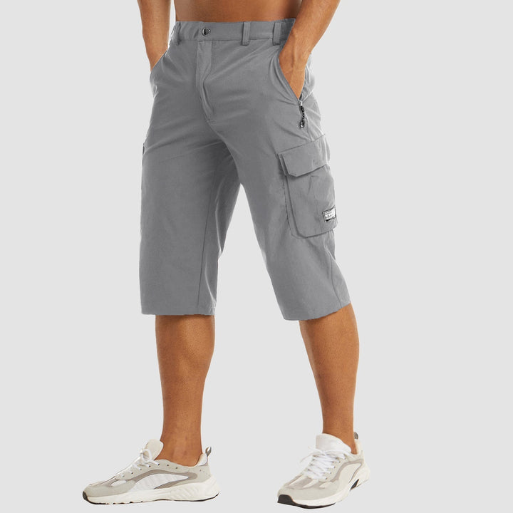 Men's quick-drying cargo shorts, ideal for summer with breathable fabric and durable design.