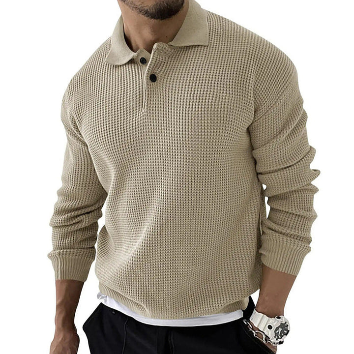 Men's stylish knitted autumn sweater with breathable fabric, perfect for cool autumn days.







