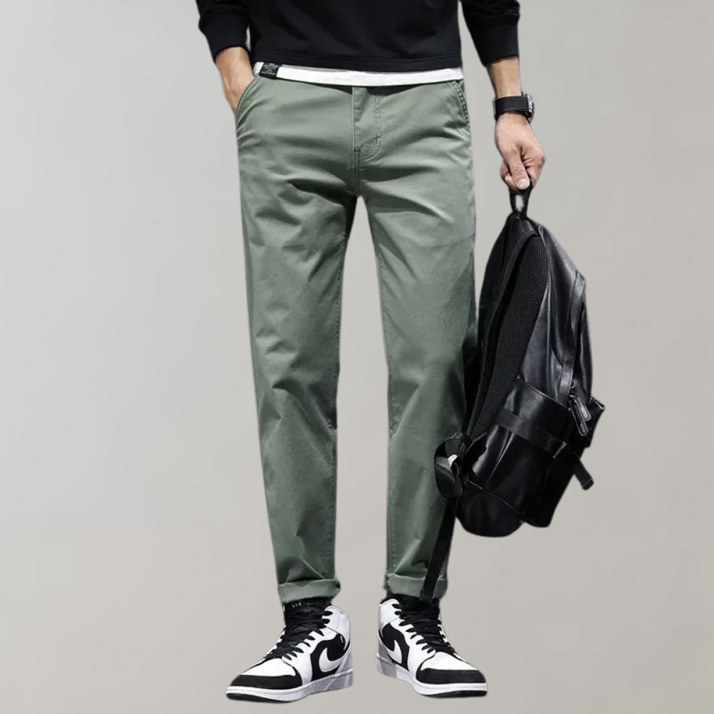 Modern elegant trousers for men with a tailored fit, versatile for formal and casual occasions, ideal for summer days.