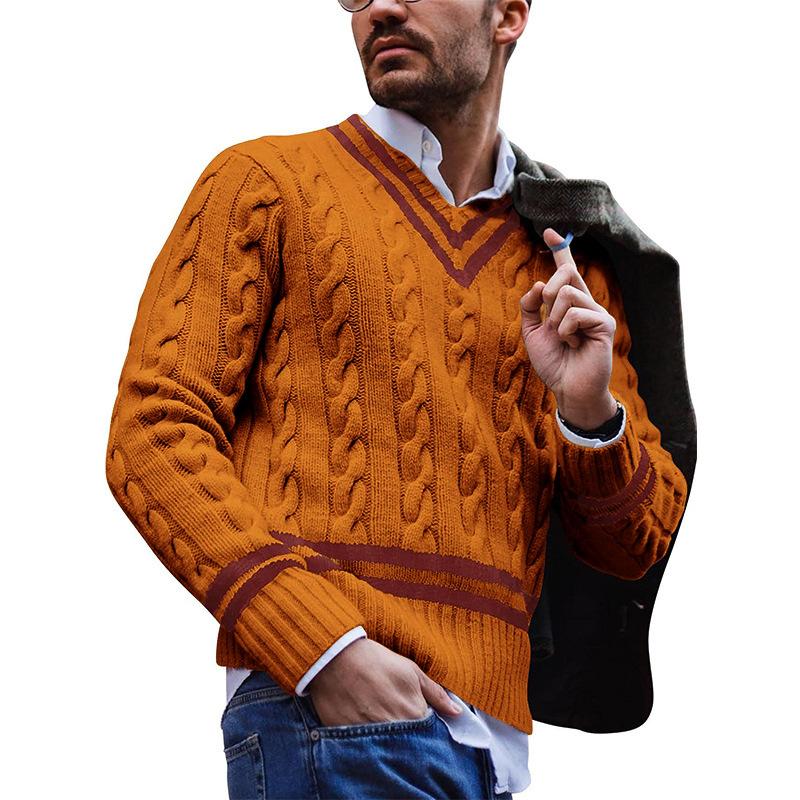 Old-money style knitted autumn sweater with a luxurious fabric and timeless design.