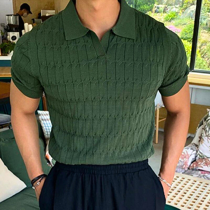 Old Money Style knitted polo shirt for men, offering luxurious fabric and timeless elegance for a sophisticated, casual look.