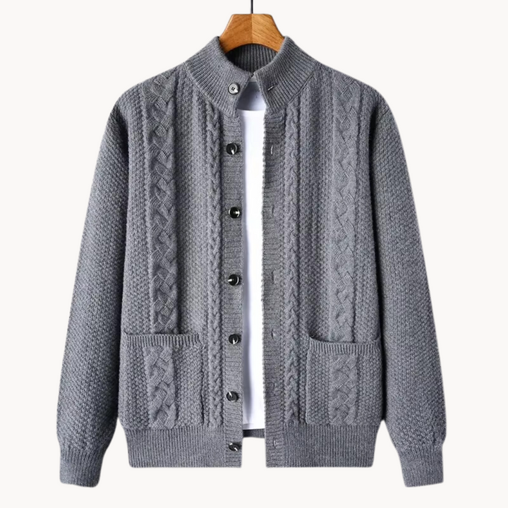 Premium autumn cardigan for men, perfect for layering on cool autumn days.







