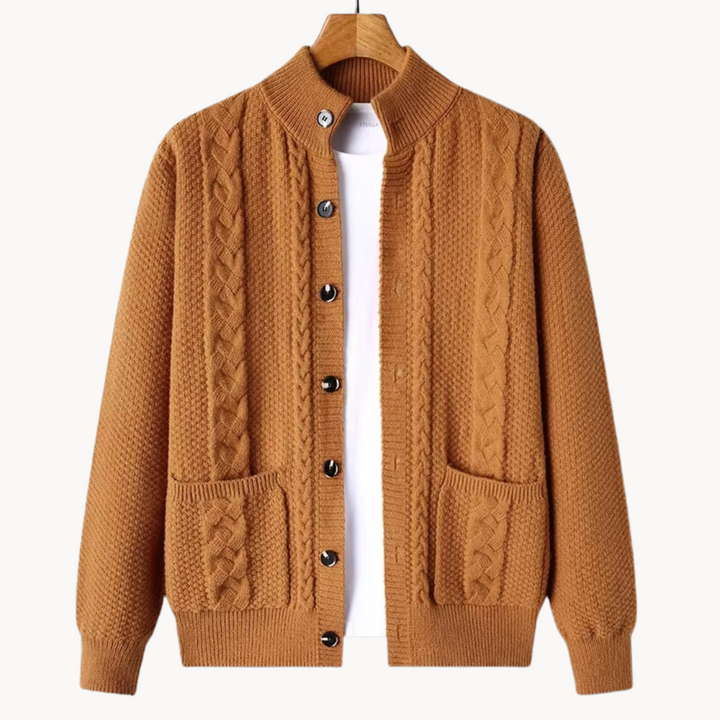 Premium autumn cardigan for men, perfect for layering on cool autumn days.







