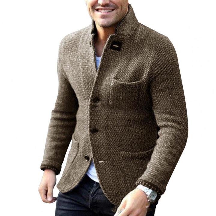 Warm knitted cardigan for autumn with soft, breathable fabric and versatile style for layering.







