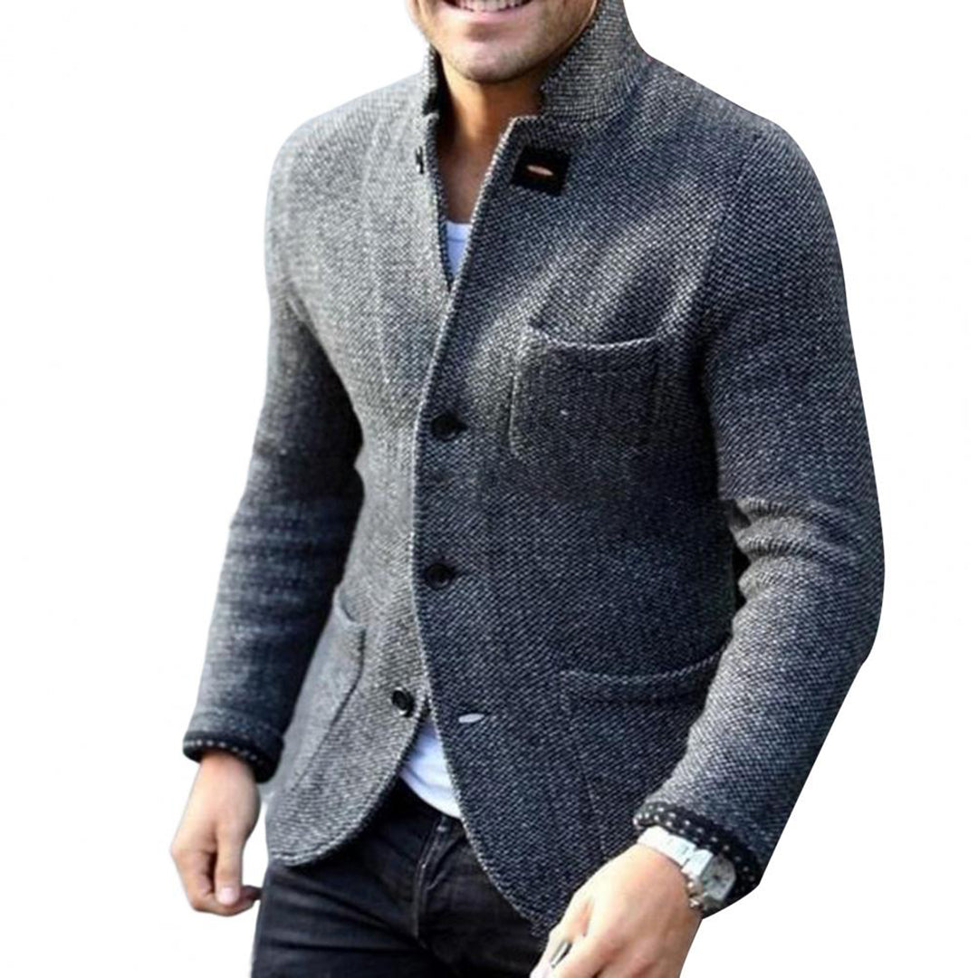 Warm knitted cardigan for autumn with soft, breathable fabric and versatile style for layering.







